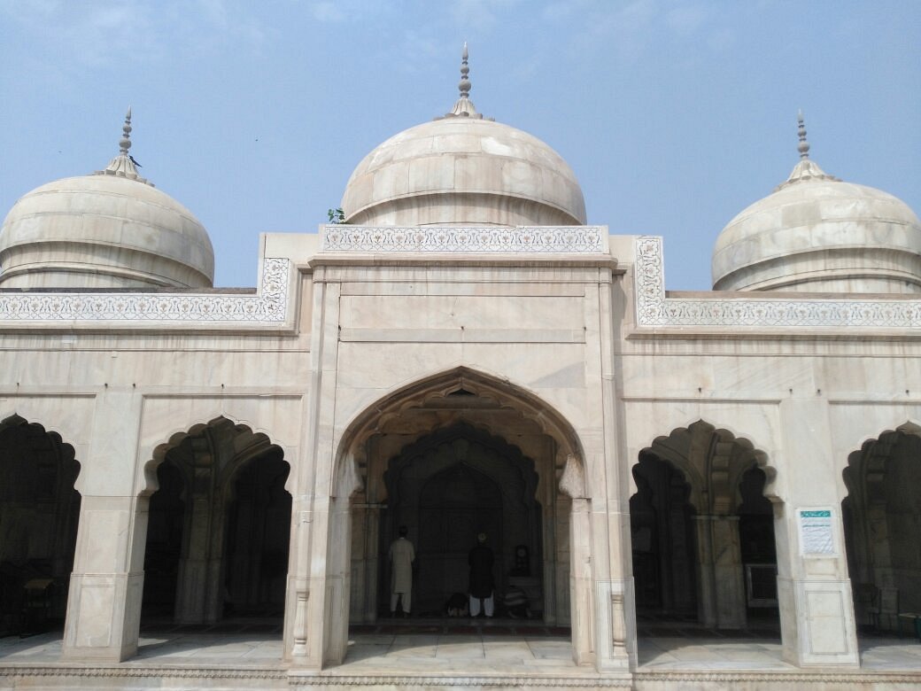 Moti Masjid (Pearl Mosque)