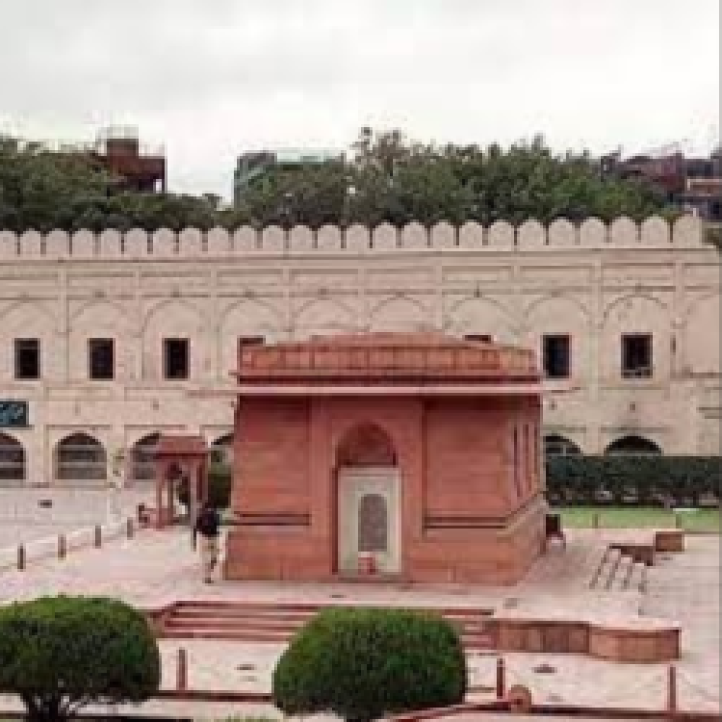 Allama Iqbal tomb